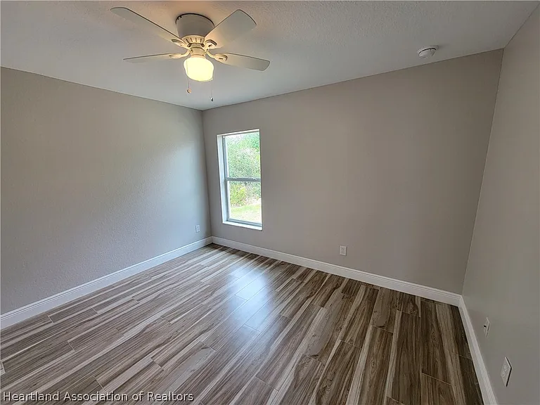 4410 Lake Haven Blvd — Photo 20