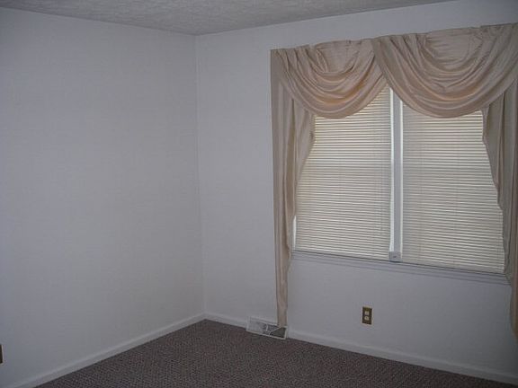 5th image of 143 Graymont Pl