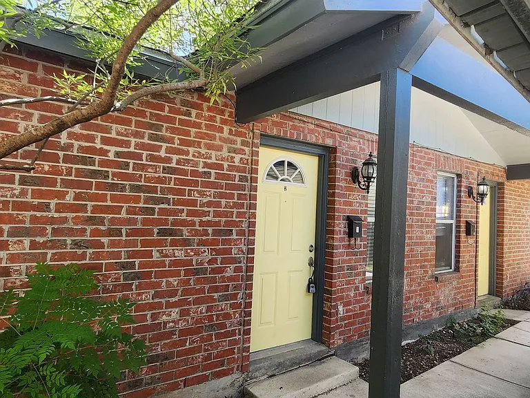 215 Eleanor Ave — Photo 2