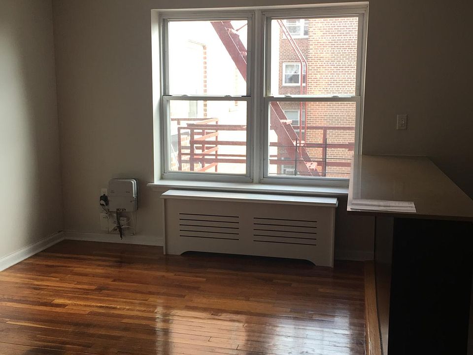 2nd image of 420 52nd St #1