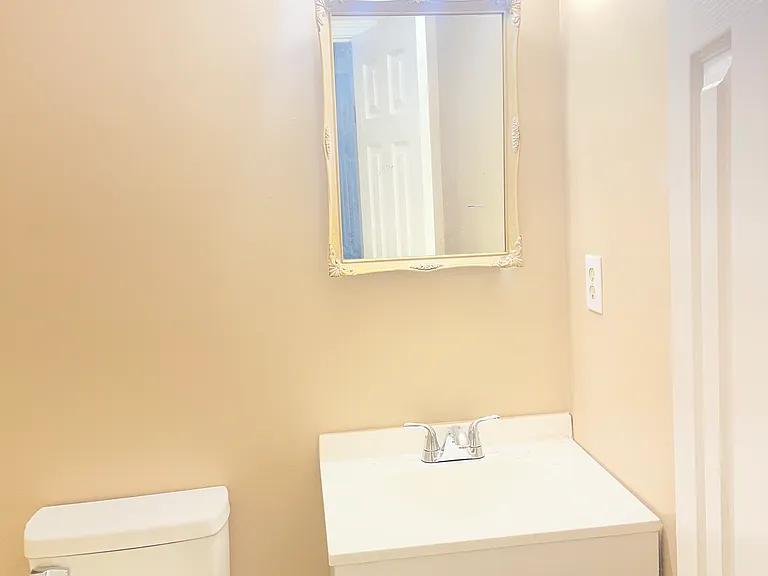 105 Valencia Cir — Photo 6