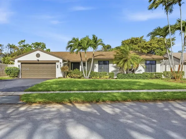 921 Monticello Ave, Davie, FL 33325