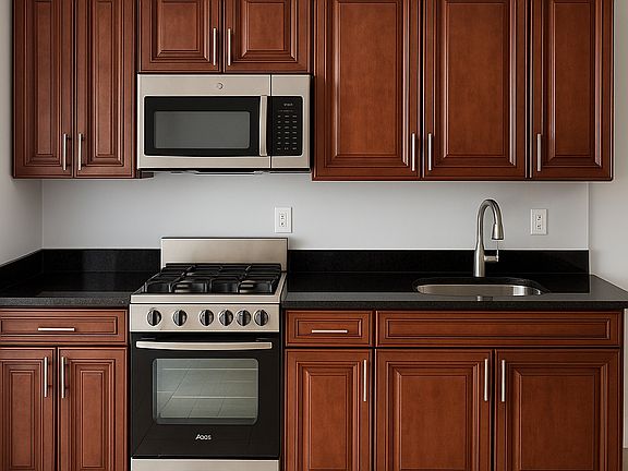 3rd image of 340 Maple Ave