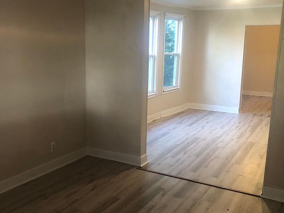 4th image of 499 West Ave