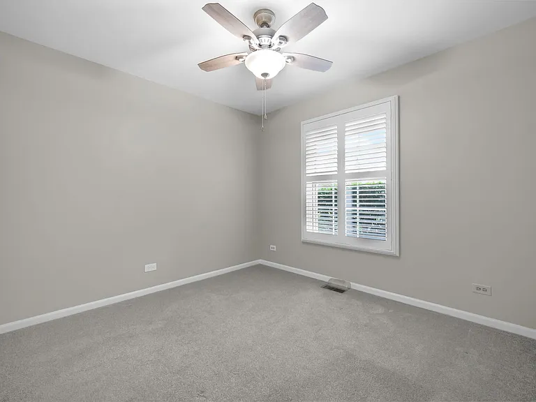 1671 Grosvenor Cir #B — Photo 8