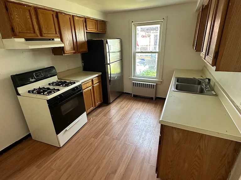 8 Allen St #1 — Photo 4