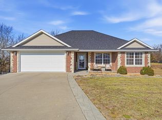 140 Sommer Ct, Holts Summit, MO 65043