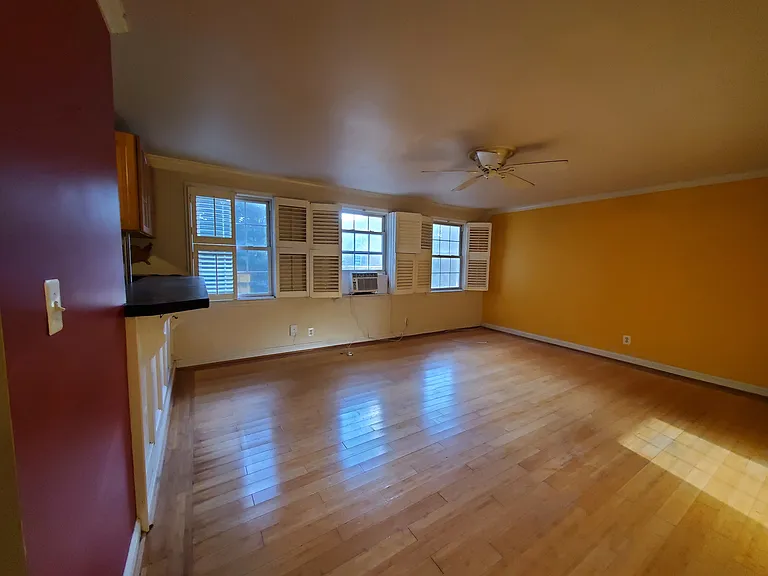 2217 Washington Ave #201 — Photo 2