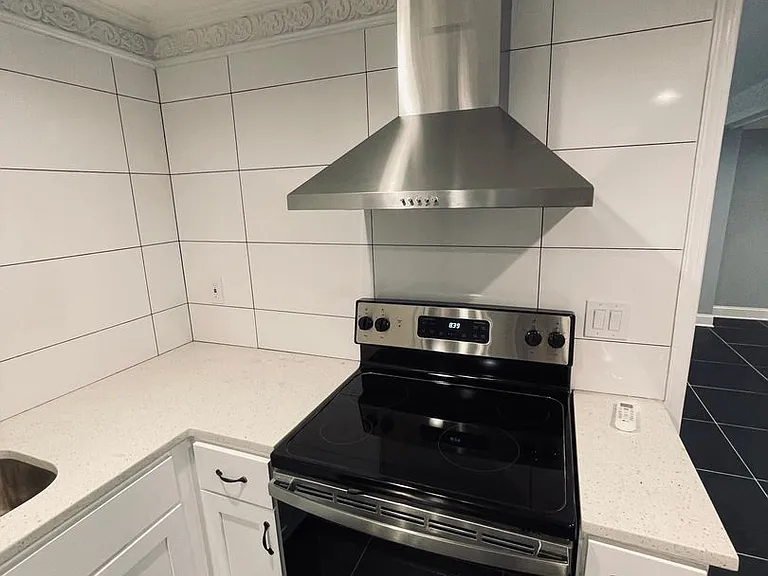 264 Lombard — Photo 7