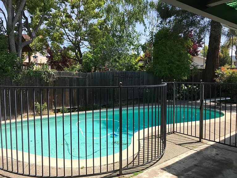 Firefly Dr — Photo 7