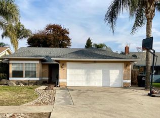 934 N Parkwood Ct, Visalia, CA 93291