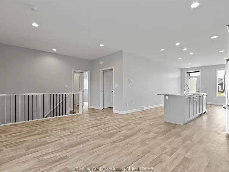 131 Grassland Grv — Photo 9