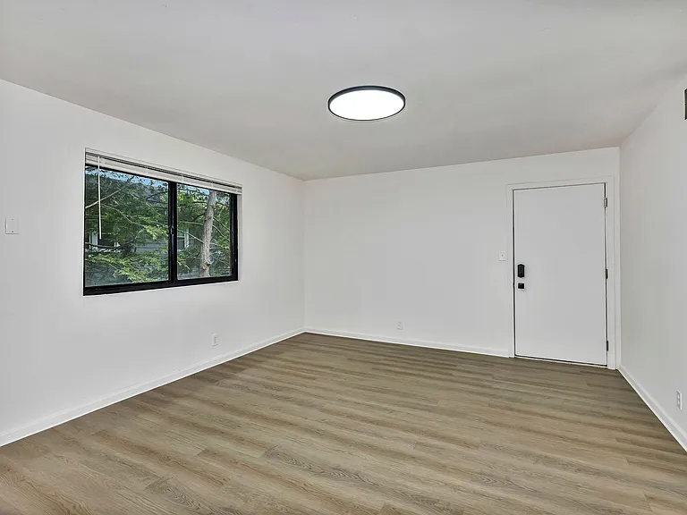 2535 Lysle Ln #5A — Photo 4