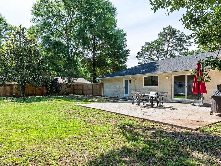 2507 Edgewater Dr — Photo 36