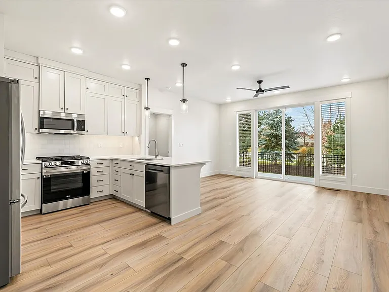 319 N Sauer River Ln — Photo 8