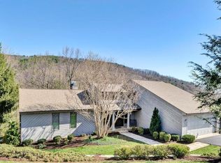 6207 Mount Chestnut Rd, Roanoke, VA 24018