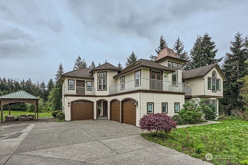 2nd image of 16925 SE 224th St