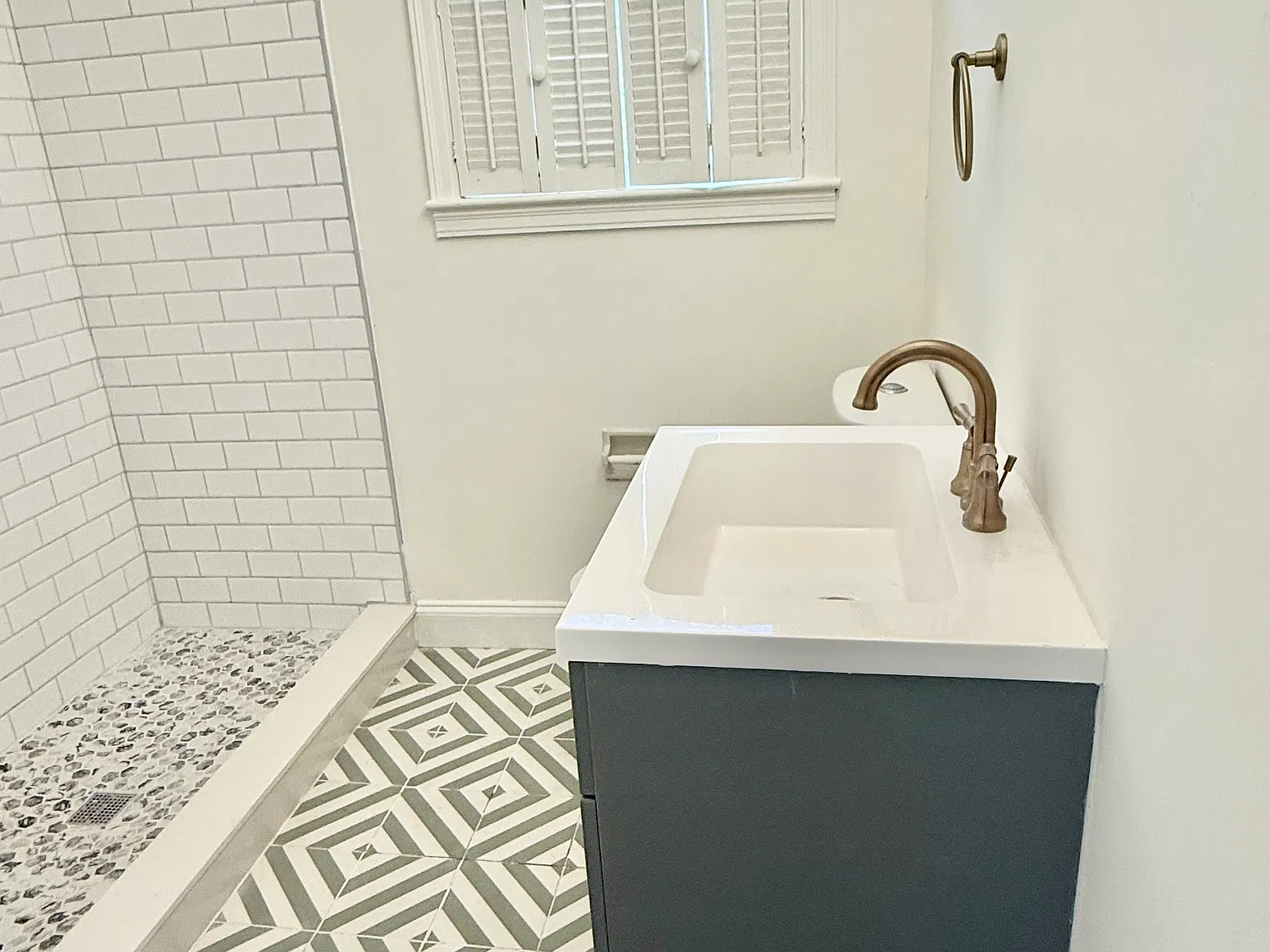 2 bed, 1.0 bath, 1862 sqft, $1,300 — Photo 4