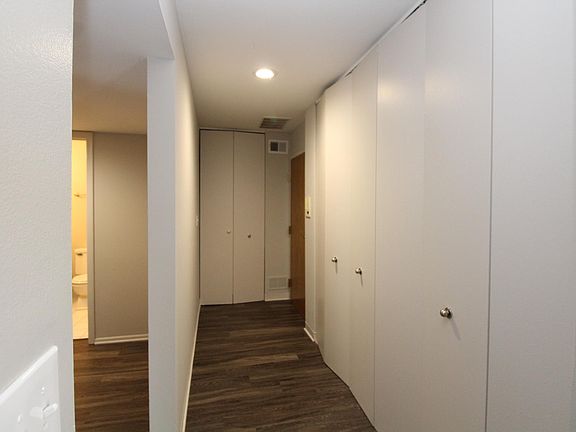 5th image of 818 W Willow St APT 3B