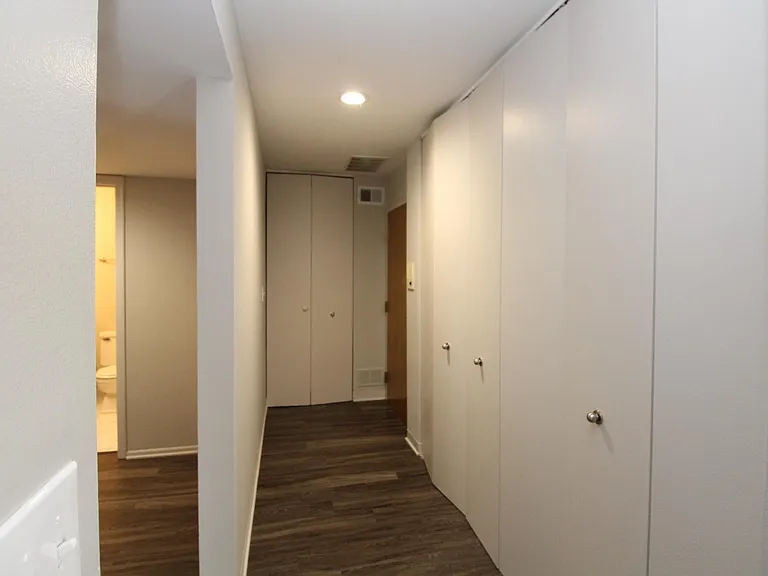 818 W Willow St #3C — Photo 13