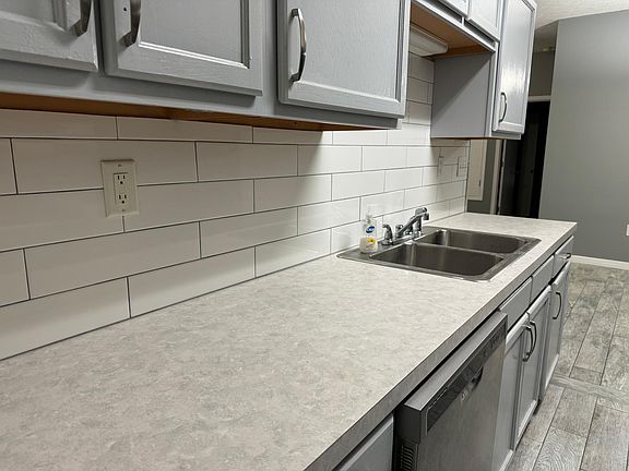 4th image of 32 Chatelaine Cir SE