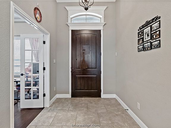 3rd image of 3320 Lewisburg Ct