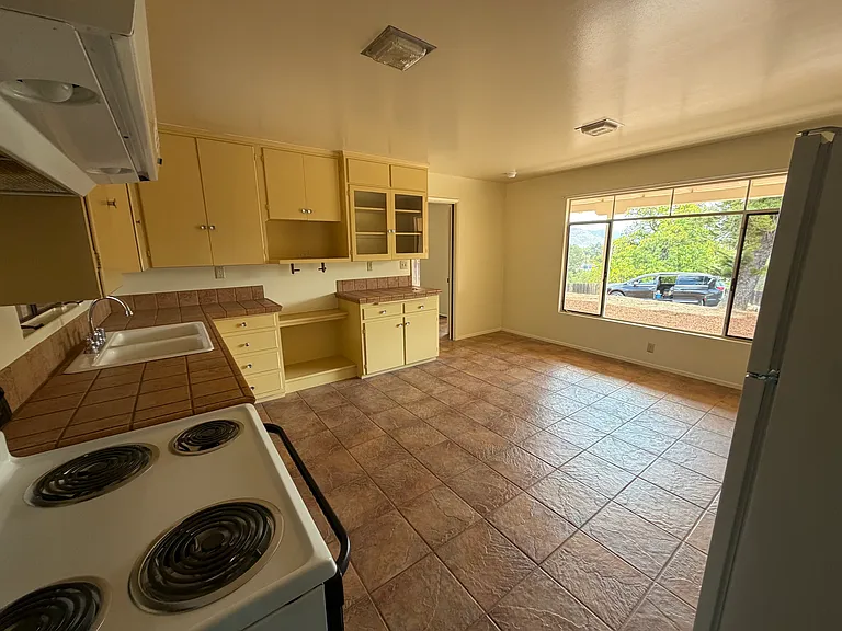 Eucalyptus Hills Dr — Photo 10