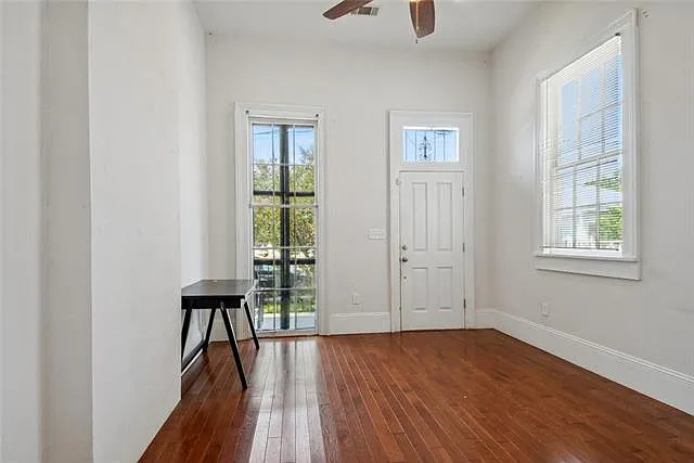 2 bed, 1.0 bath, 897 sqft, $1,600 — Photo 2