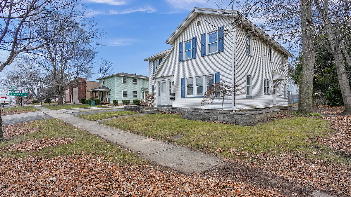 Building Photo - 4302 Lake Ave #1