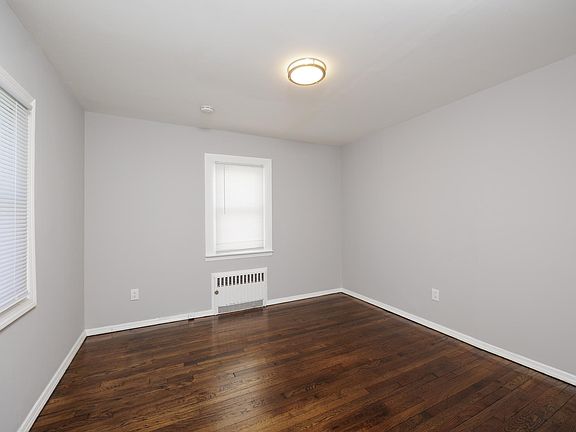 2nd image of 835 Penninsula Blvd