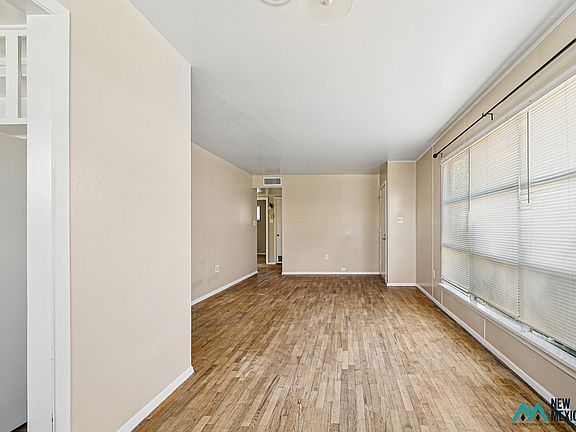 3rd image of 418 N Oak St