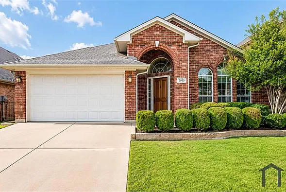 8833 Sunset Trace Dr — Photo 1