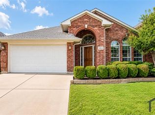 8833 Sunset Trace Dr, Fort Worth, TX 76244
