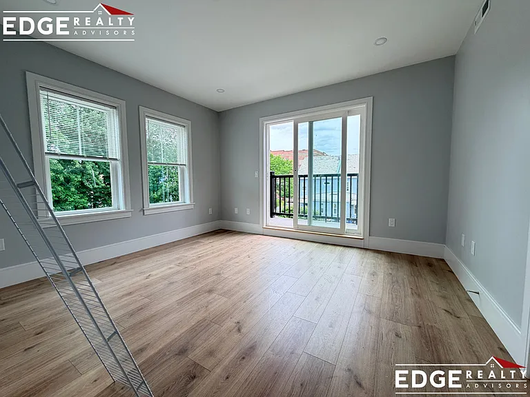 9-11 Holton St #11-2 — Photo 10