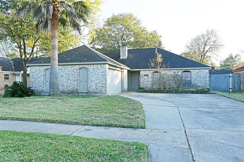 3 bed, 2.0 bath, 1730 sqft, $1,845 — Photo 2