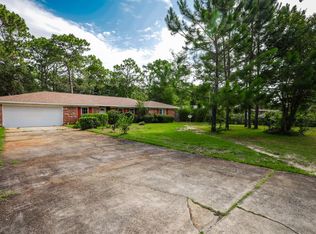 81 Country Club Rd, Shalimar, FL 32579