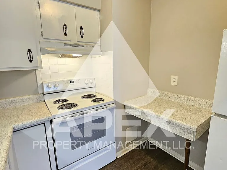 Fairhill Apartments — Photo 9