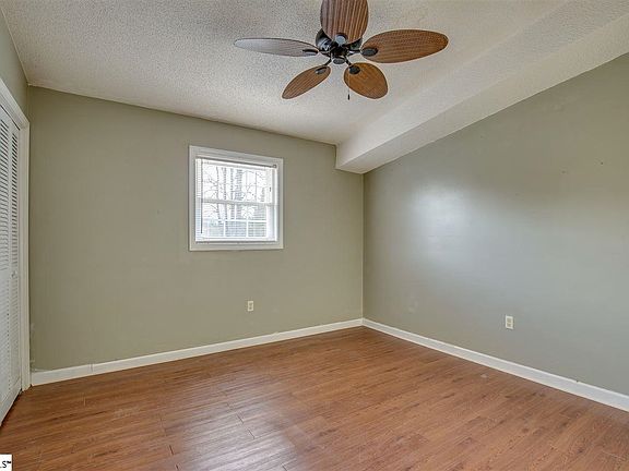5th image of 101 Lori Dr