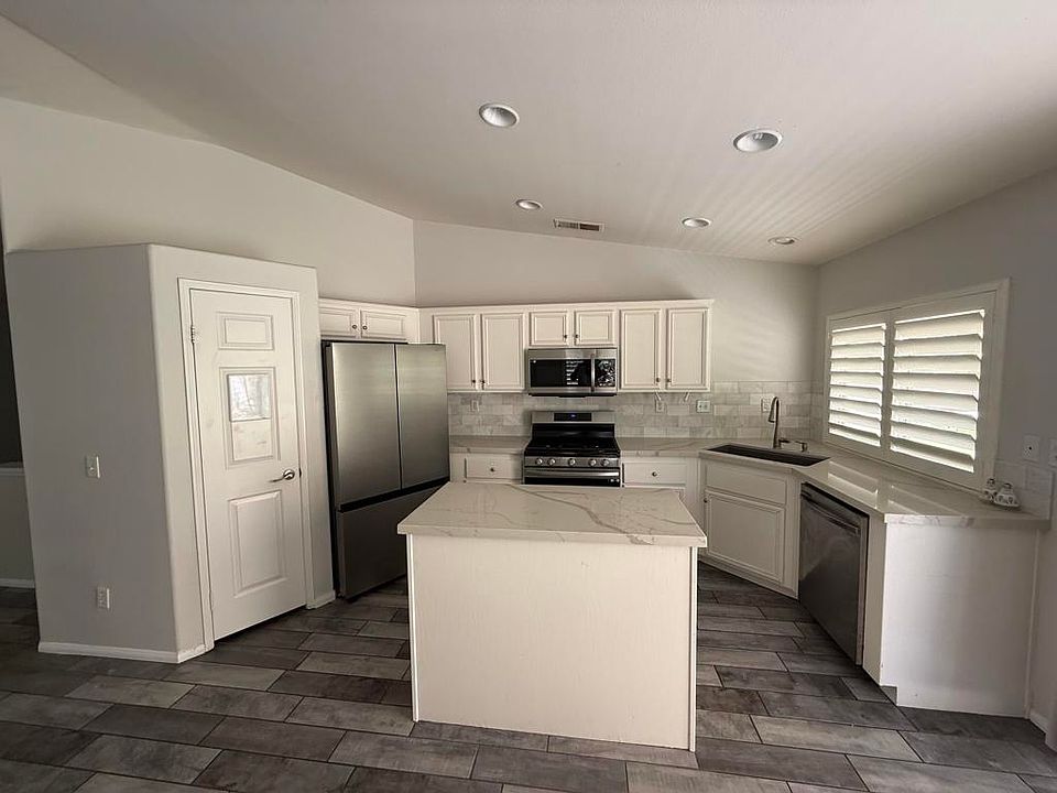 1st image of 45925 La Flor Ln