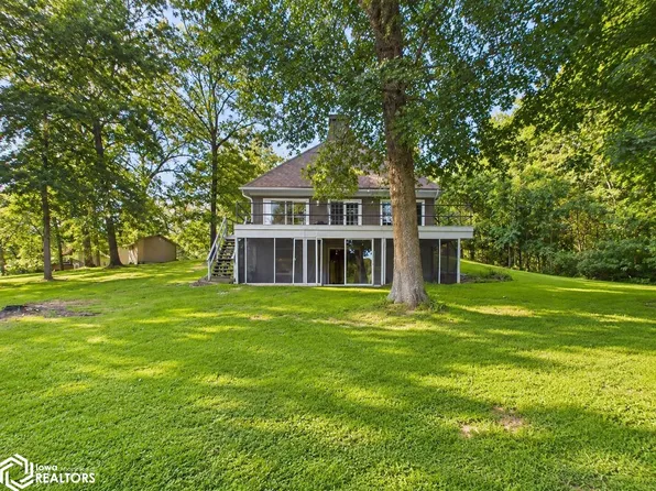 4 Birchwood Lake Dr, Ottumwa, IA 52501
