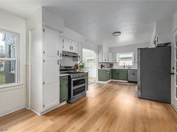 5th image of 11775 Albion Rd