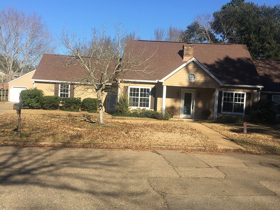 1st image of 318 Millcreek Dr