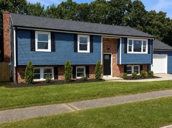 30 Verdant Dr, Cranston, RI 02920