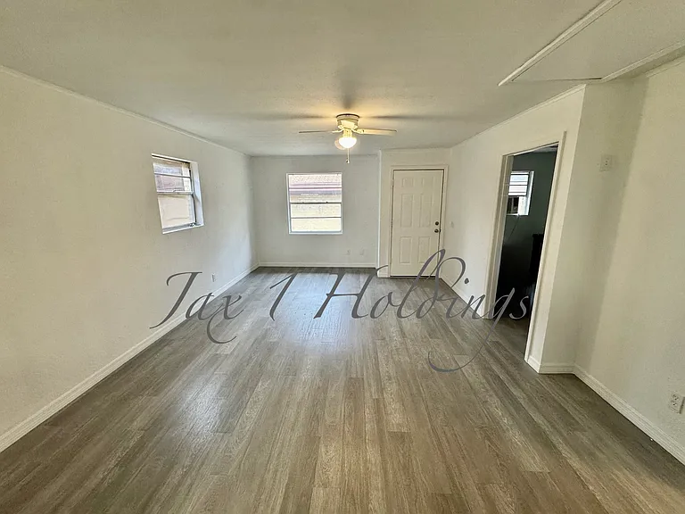 5674 Akra Ave #5674 — Photo 3