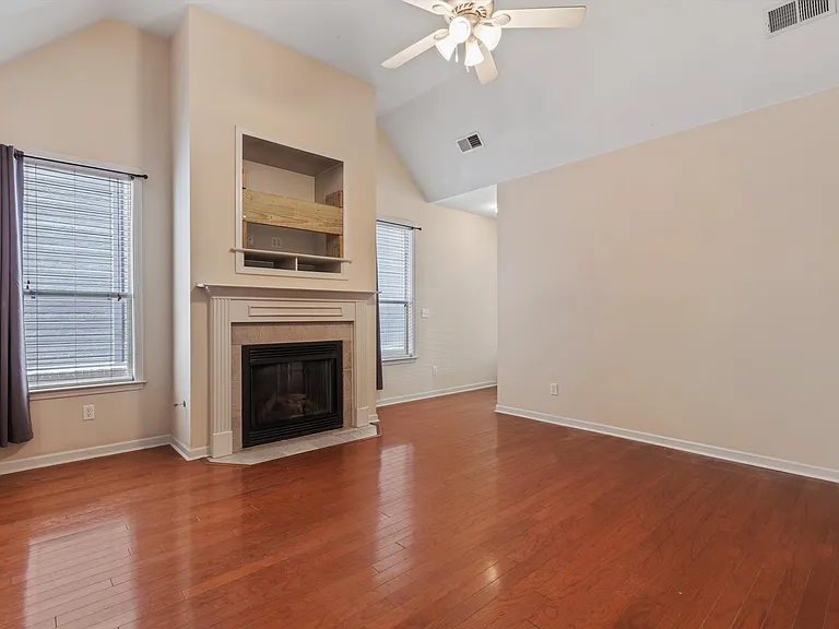 1425 Island Town Dr — Photo 6