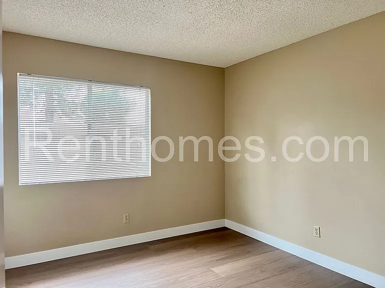 10594 Dabney Dr — Photo 15