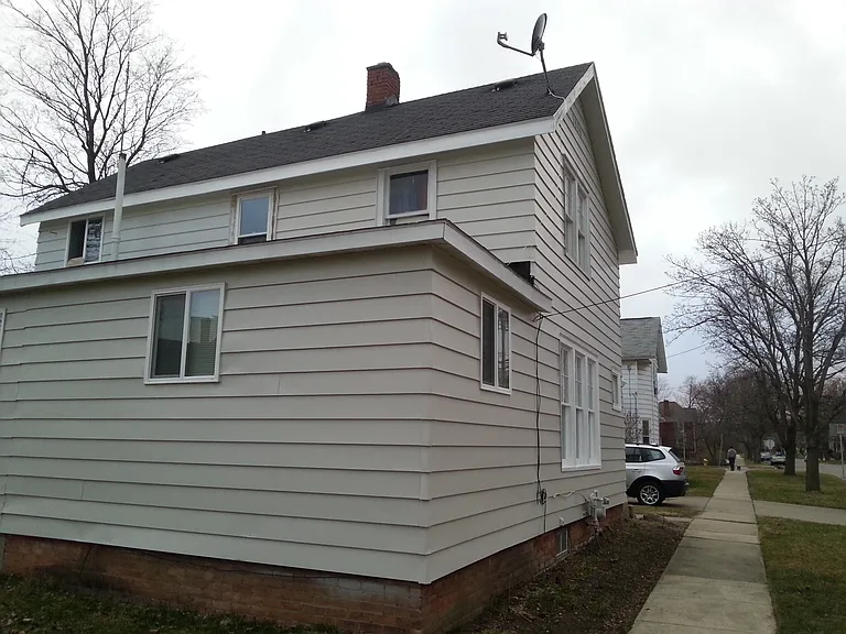 113 Woodward St — Photo 4