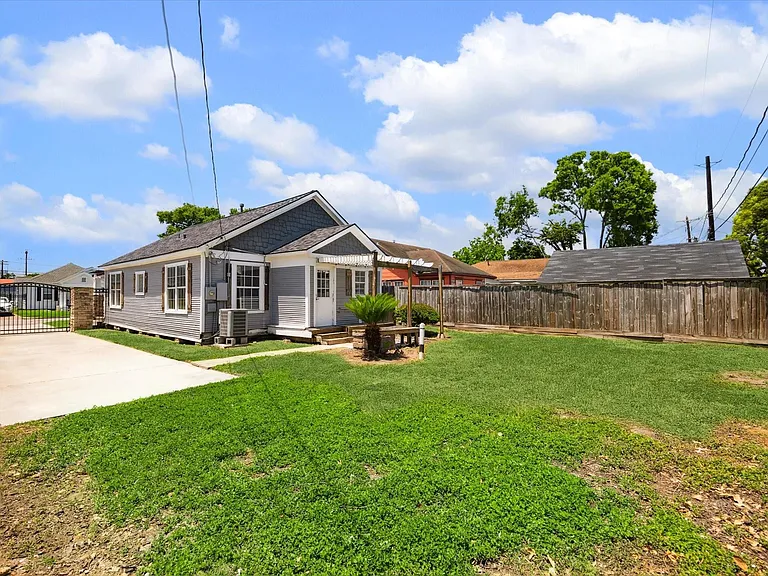 2912 Cetti St — Photo 18