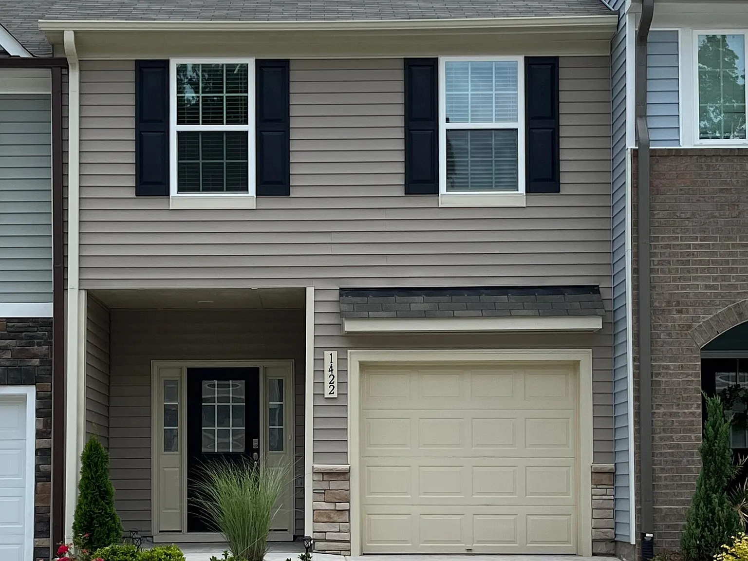3 bed, 2.5 bath, 1618 sqft, $1,845 — Photo 1