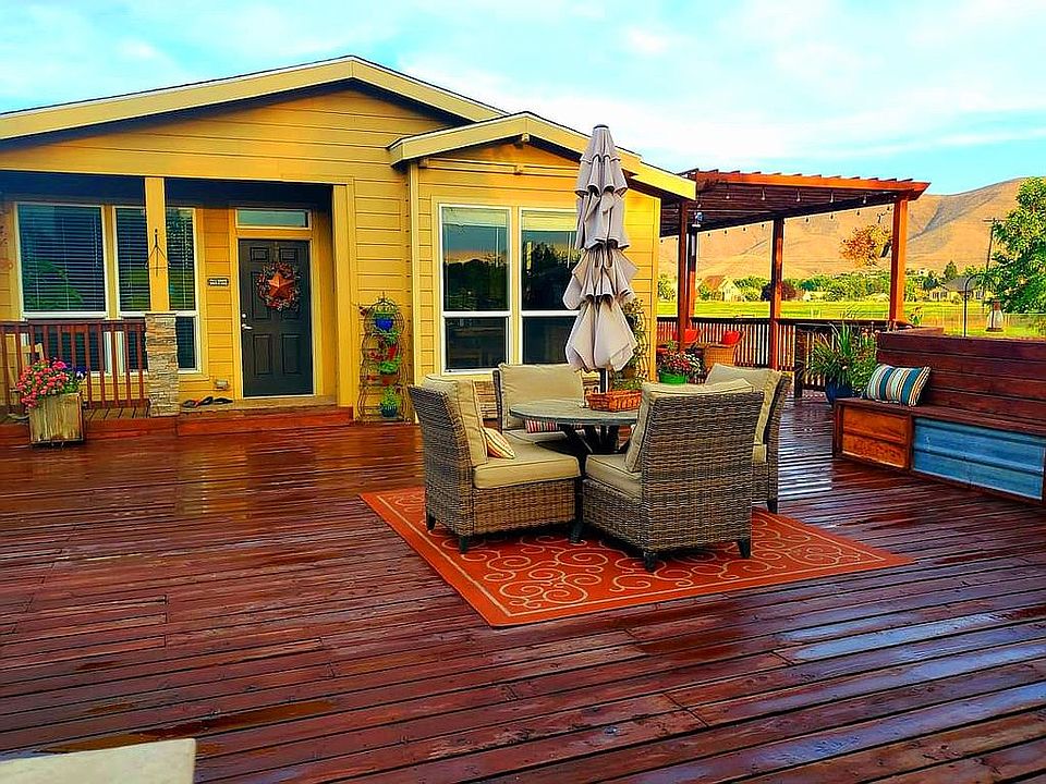 Beautiful country home on 2.35acres
